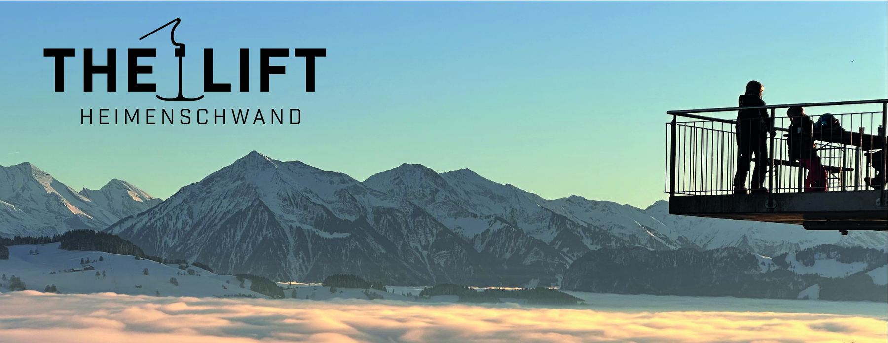 THE LIFT Heimenschwand: Terrasse über dem Nebelmeer mit Blick auf die Berner Alpen